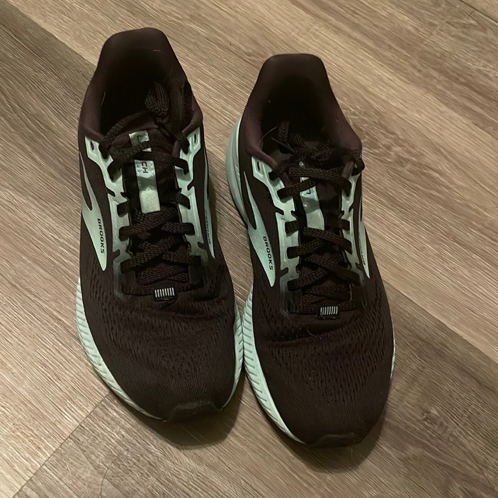 Brooks women size 8
